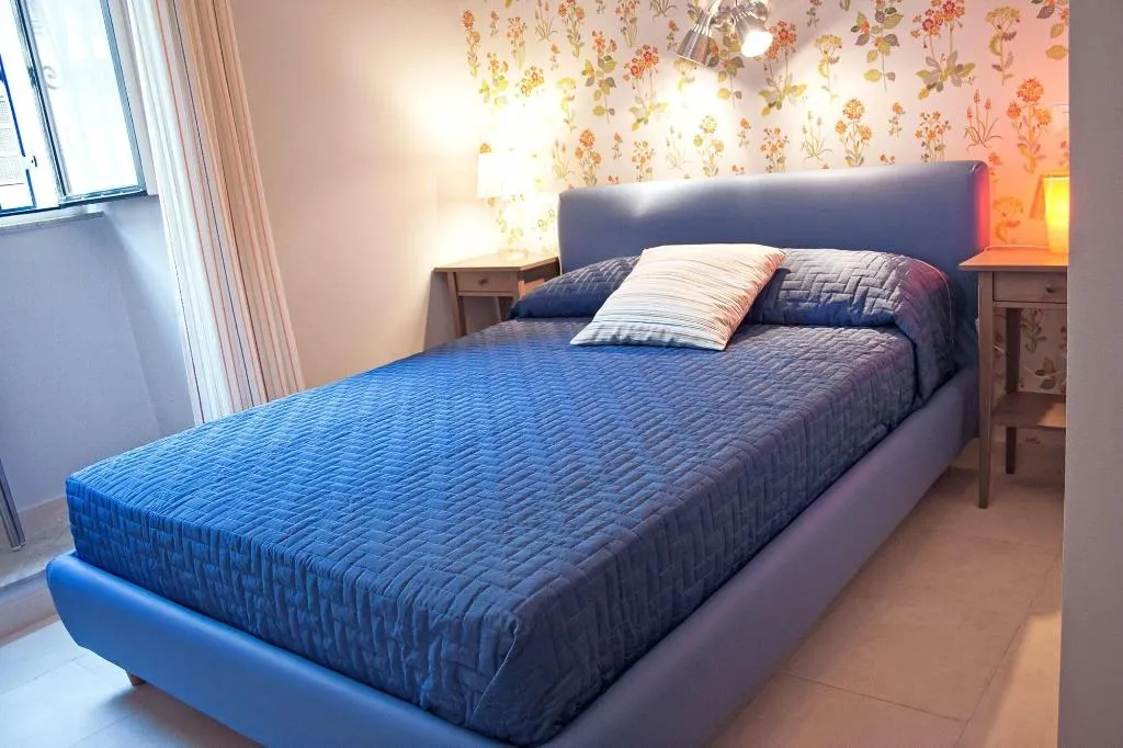 Room, City-in-hostel-B&B, Catania