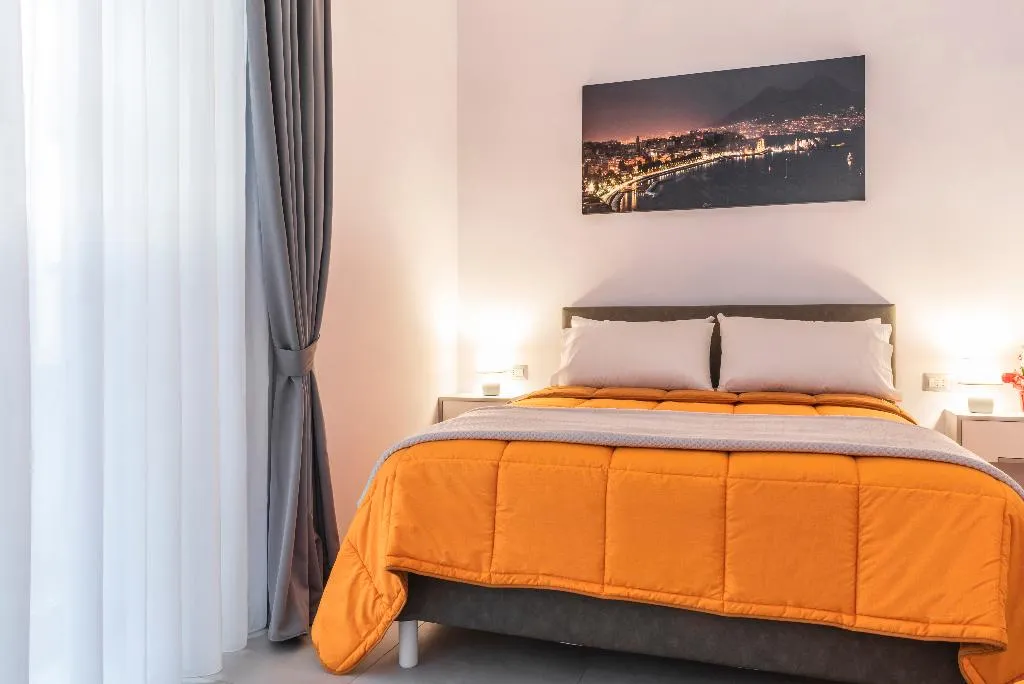 APARTMENT WITH BALCONY Room, Casina Rossa, Naples