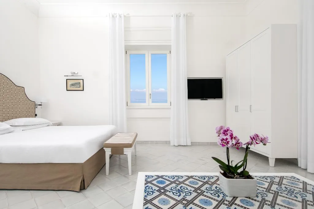 JUNIOR SUITE SEA VIEW Room, Hotel Villa Garden, Naples