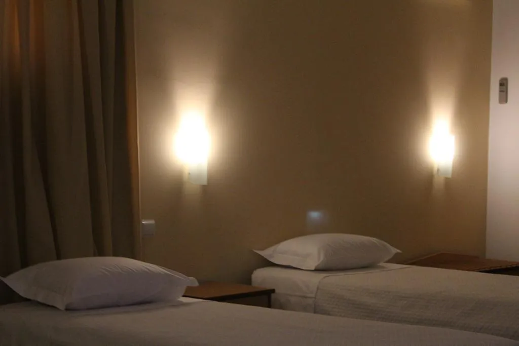 TRIPLE STANDARD Room, Estoril 7, Lisbon