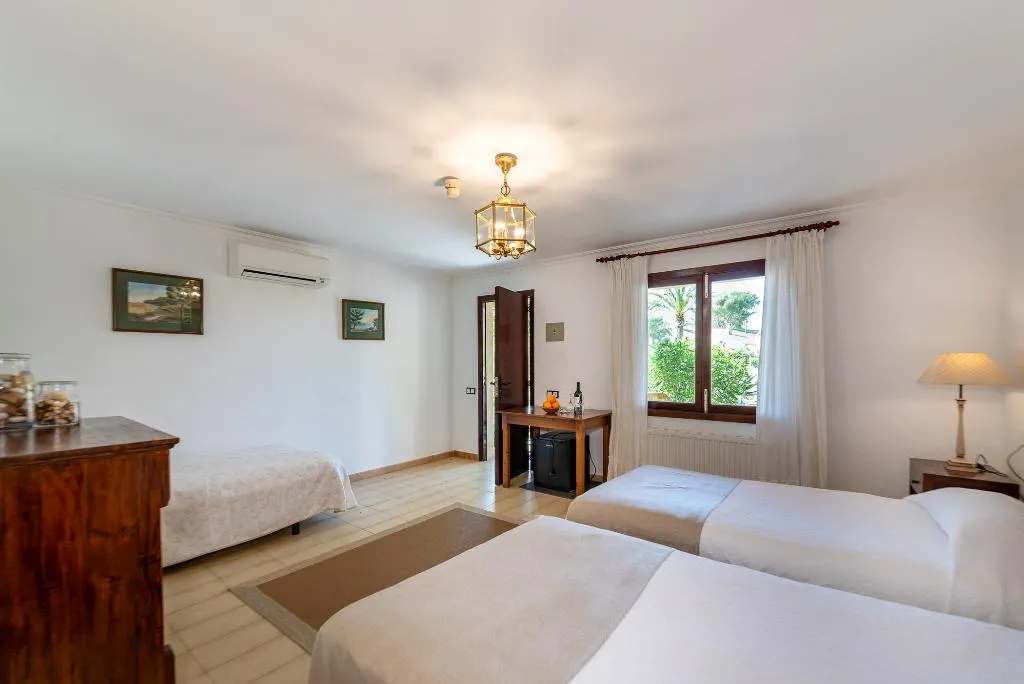 TRIPLE WITH TERRACE Room, Hotel Rural Predio Son Serra, Majorca