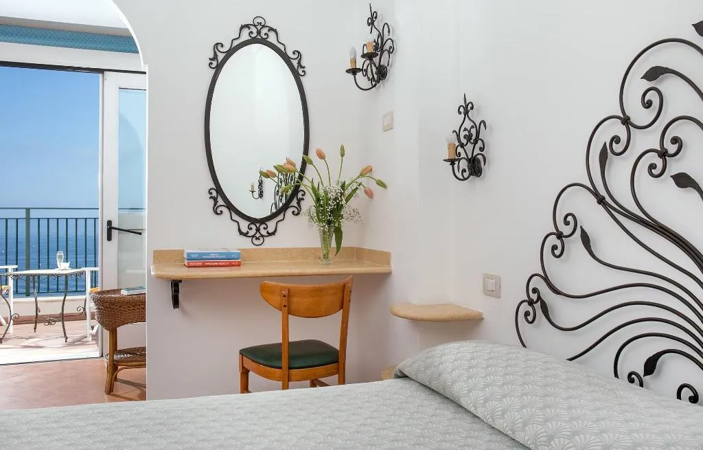 Room, Pupetto, Naples