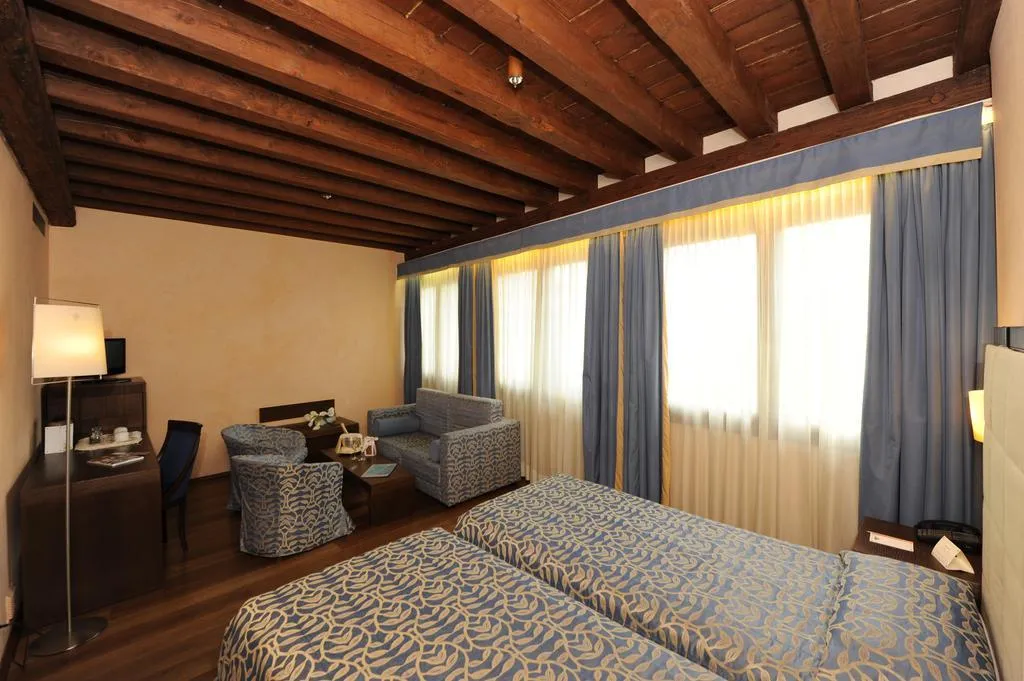 Double or Twin SUPERIOR Room, Palazzo Selvadego, Venice