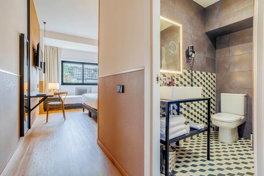TRIPLE STANDARD Room, Acta Madfor Hotel, Madrid