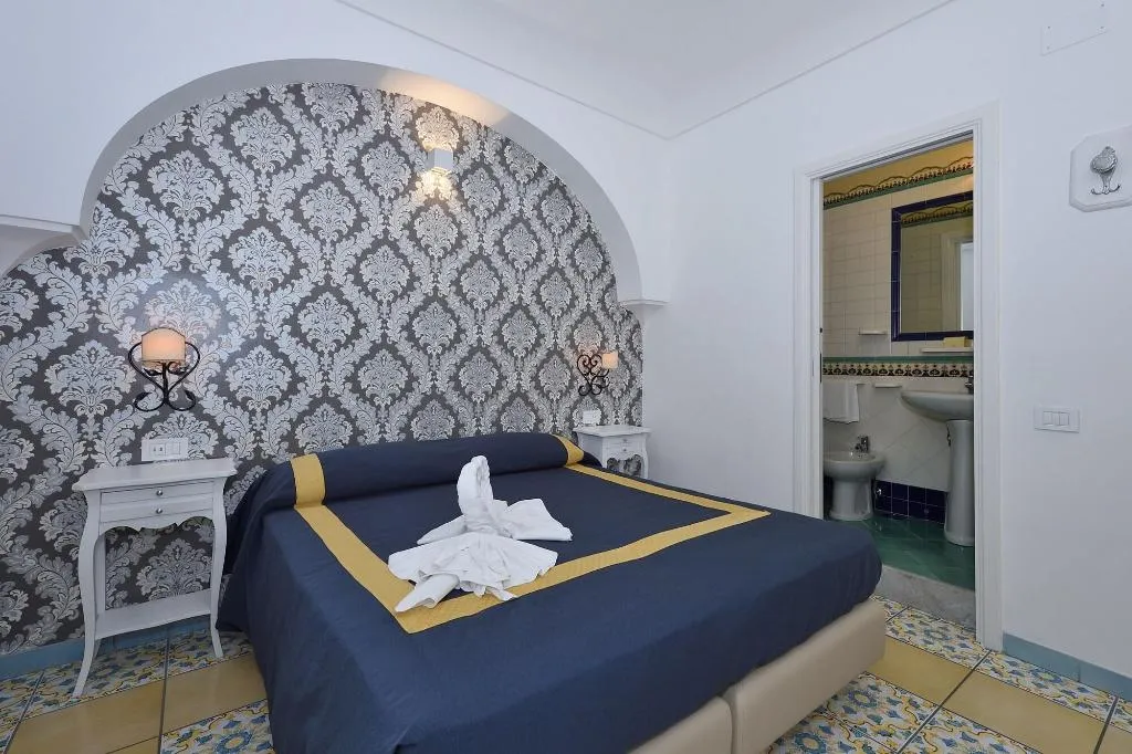 Room, Hotel Settebello, Naples