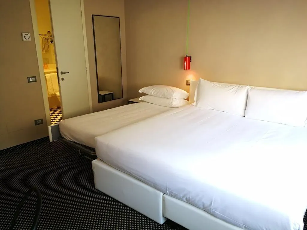 QUADRUPLE COMFORT Room, Espresso Darsena, Milan