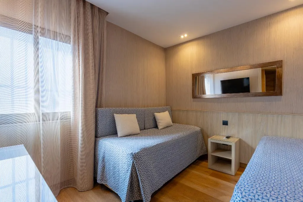 QUADRUPLE STANDARD Room, Rialto, Barcelona