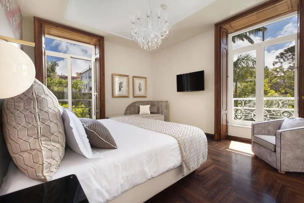 JUNIOR SUITE WITH JACUZZI Room, Relais Villa Savarese, Naples