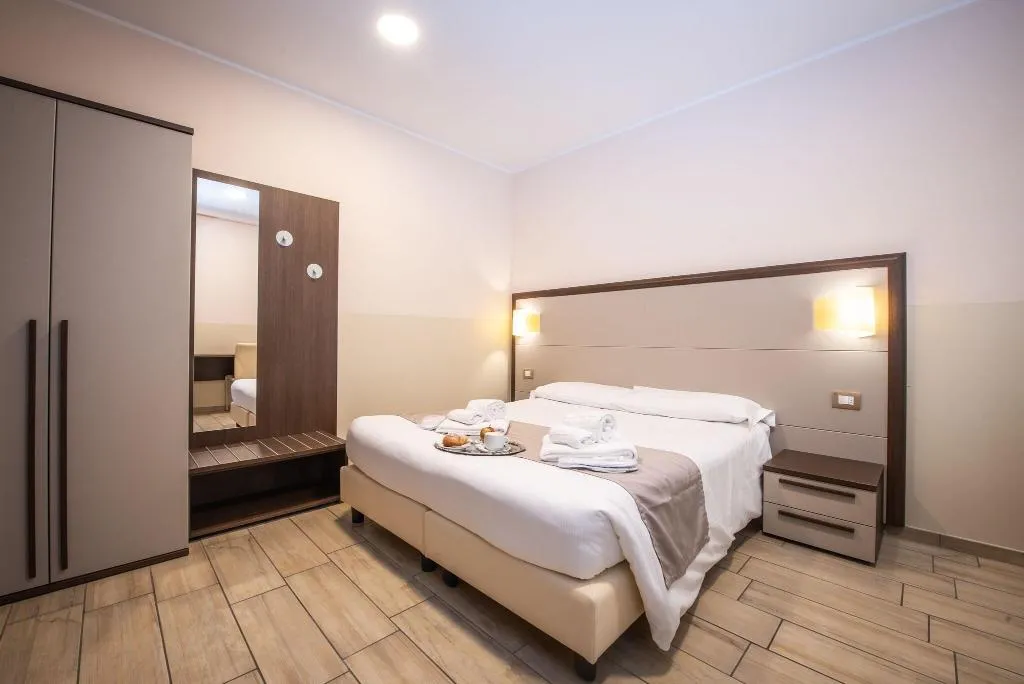 Room, Hotel Rosa, Milan