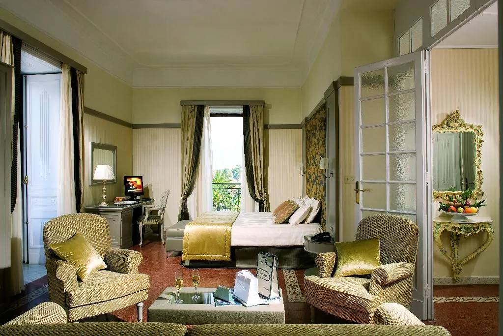 JUNIOR SUITE SEA VIEW Room, Grand Hotel Europa Palace, Naples