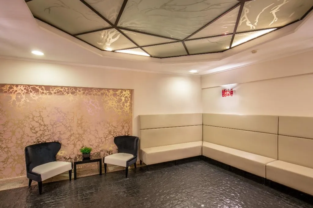 Lobby, del Corso, Rome