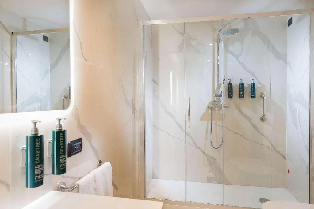 DOUBLE KING SIZE BED Room, Hilton Garden Inn Milan Malpensa, Milan