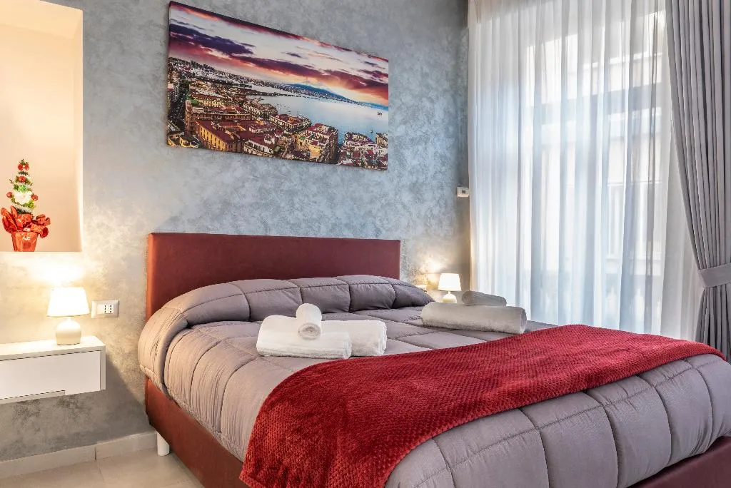 APARTMENT WITH BALCONY Room, Casina Rossa, Naples