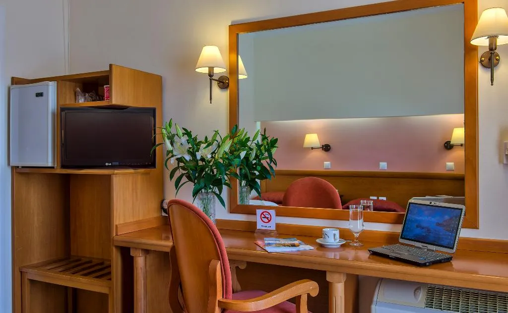 Double or Twin STANDARD Room, Chrispy City Living, Crete