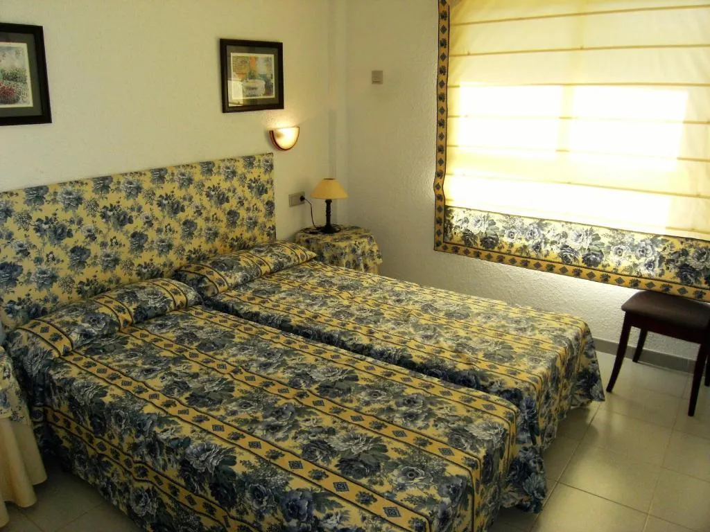 APARTMENT POOL VIEW TWO BEDROOMS Room, Illa Mar d'Or, Costa Brava