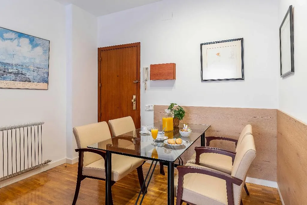 APARTMENT CAPACITY 4 Room, Aparthotel Bertran, Barcelona