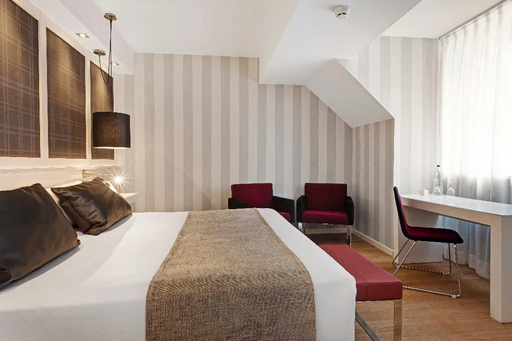 Double or Twin STANDARD Room, Catalonia Reina Victoria Hotel, Costa Del Sol