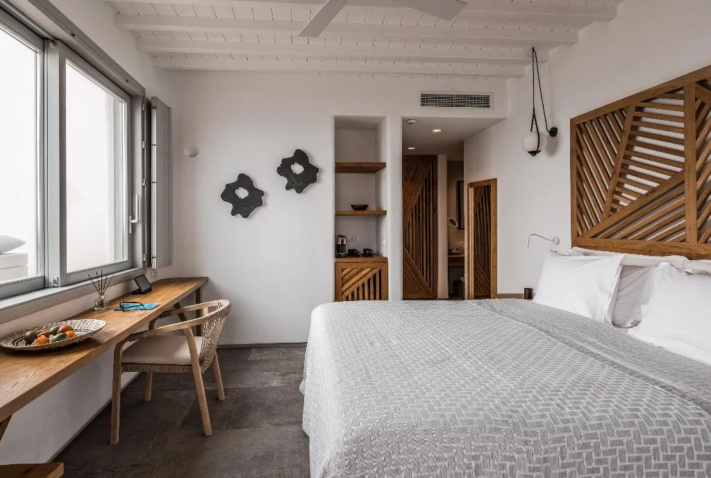 SUITE DELUXE WITH JACUZZI Room, Alissachni Mykonos, Mykonos