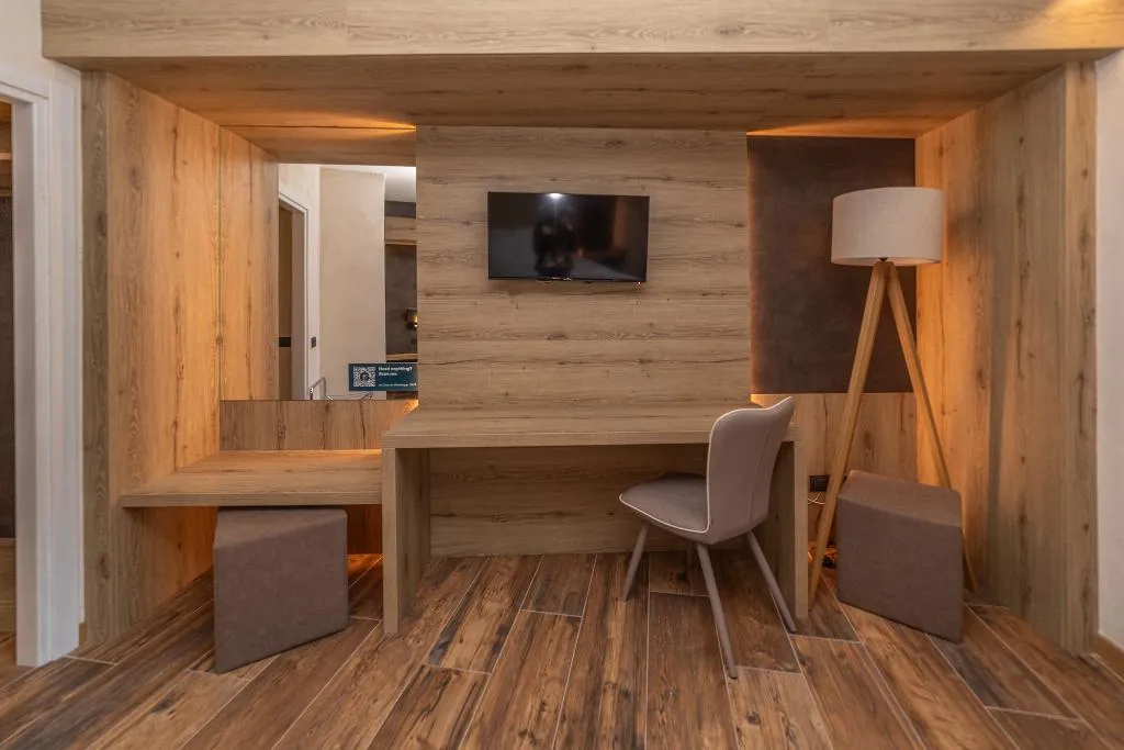 QUADRUPLE MOUNTAIN VIEW Room, Hotel la Torre Spa & Restaurant, Milan