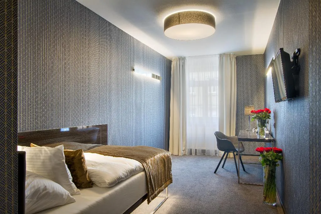 SINGLE STANDARD Room, Mucha, Prague