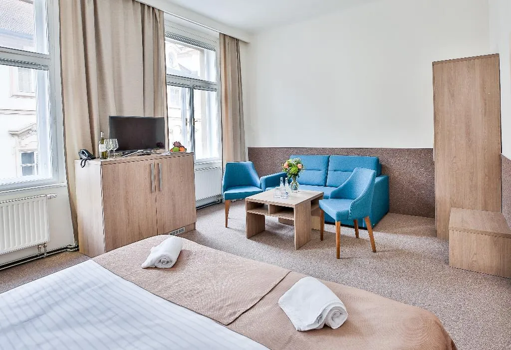 JUNIOR SUITE TWO BEDS Room, Apartments Embassy by LH, Prague