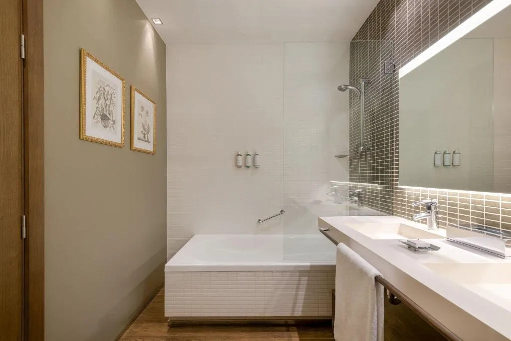Room, AC Hotel Palacio del Retiro Autograph Collection, Madrid