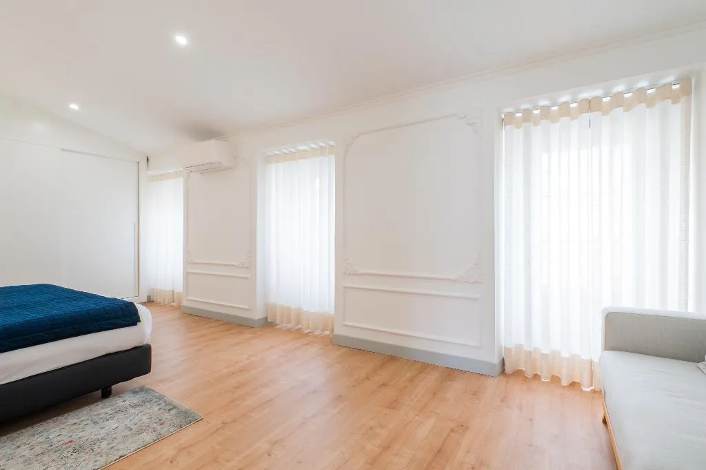 APARTMENT PENTHOUSE Room, Via Augusta 129, Lisbon