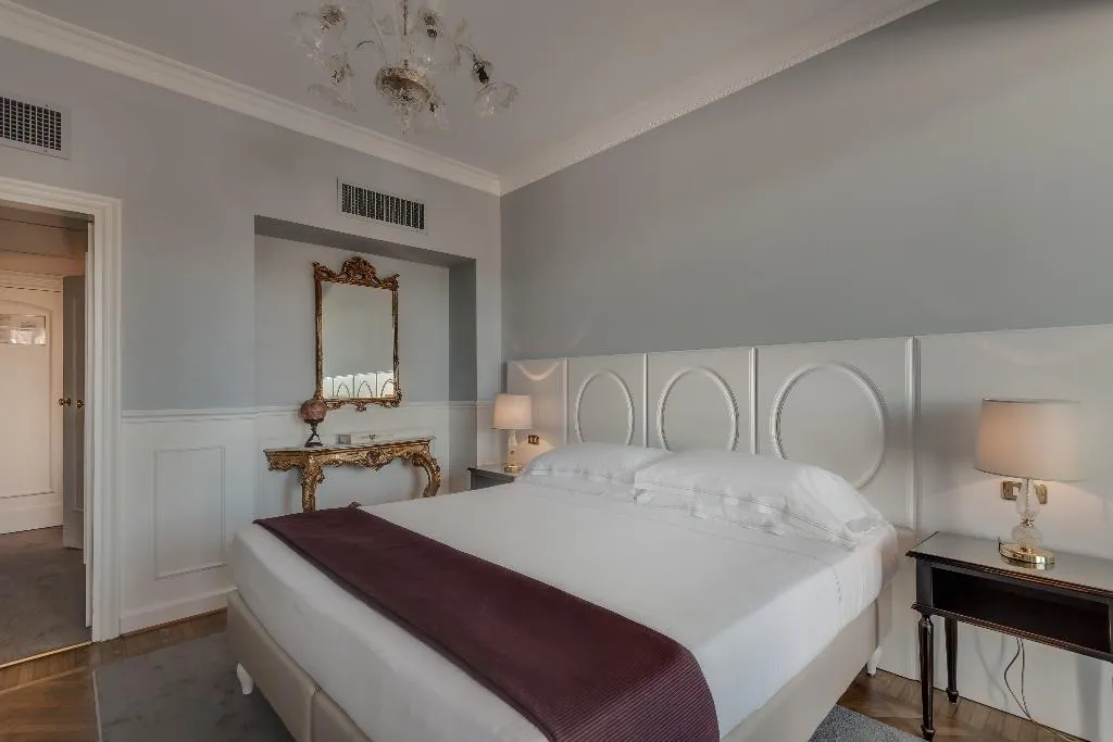TRIPLE STANDARD Room, Plaza Lucchesi, Florence