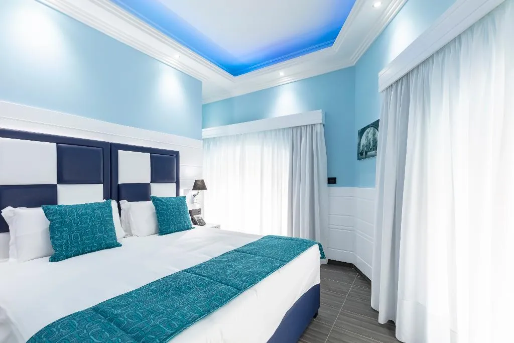 TRIPLE DELUXE Room, THE ONE Boutique Hotel & SPA Rome, Rome