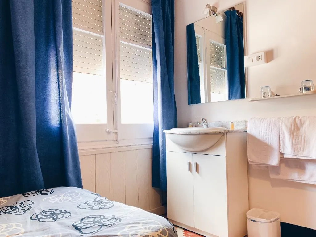 Double or Twin WITH SHARED BATHROOM Room, Hostal Portbou, Costa Brava