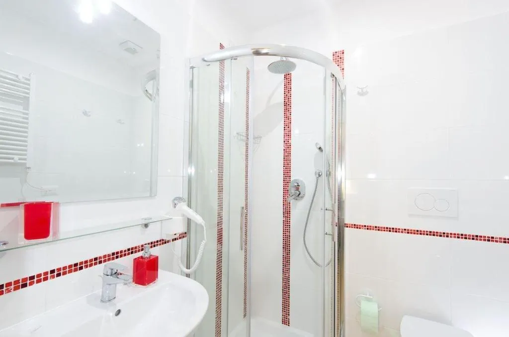 Room, Gemme Di Roma, Naples