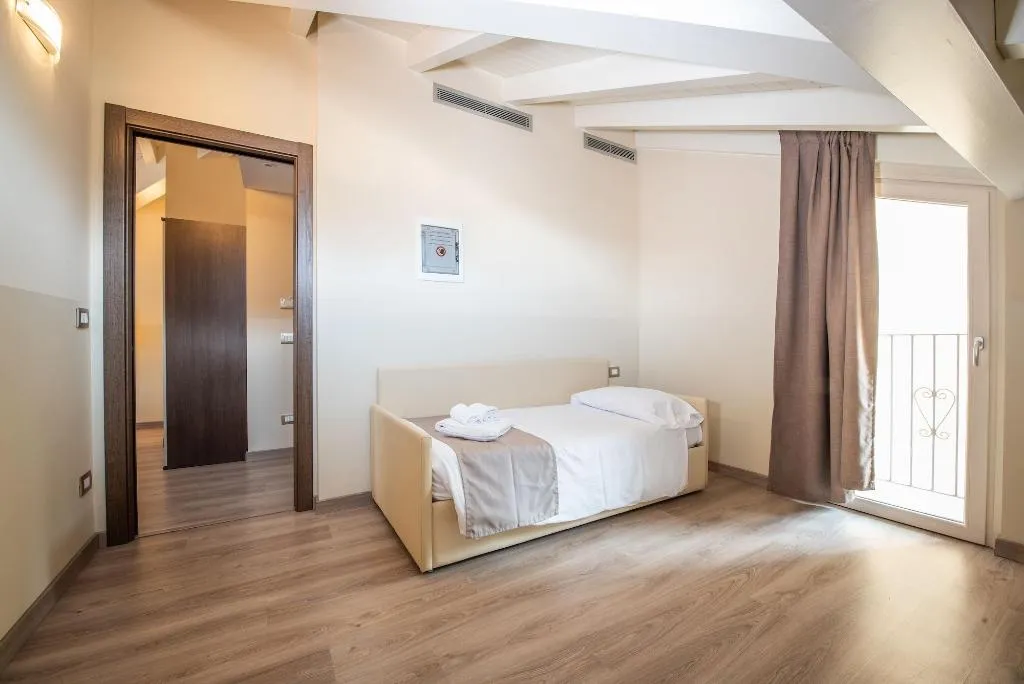 Room, Hotel Rosa, Milan