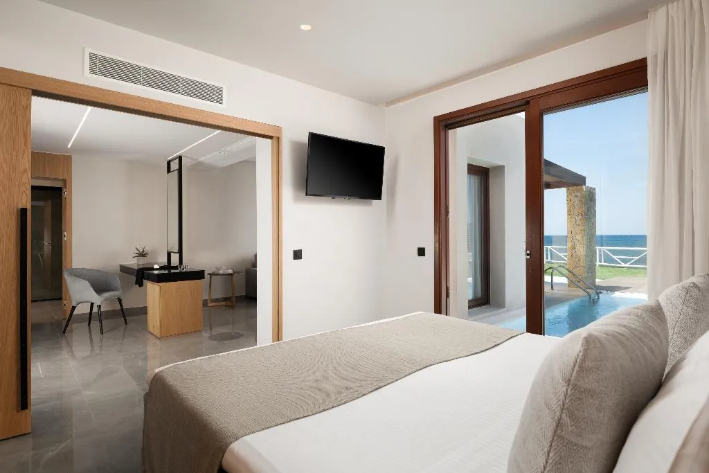 SUITE SEA FRONT Room, Ikaros Beach Luxury Resort Spa, Crete