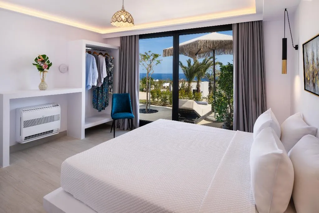 SUITE TWO BEDROOMS Room, Palm Island Suites, Santorini