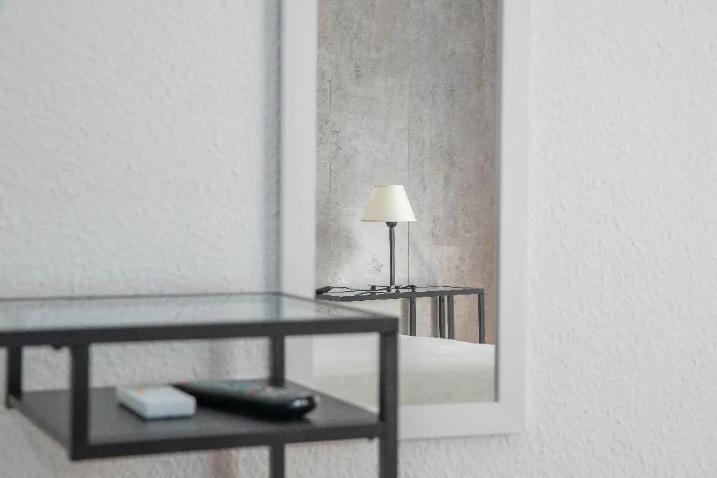 Room, Tokio, Madrid
