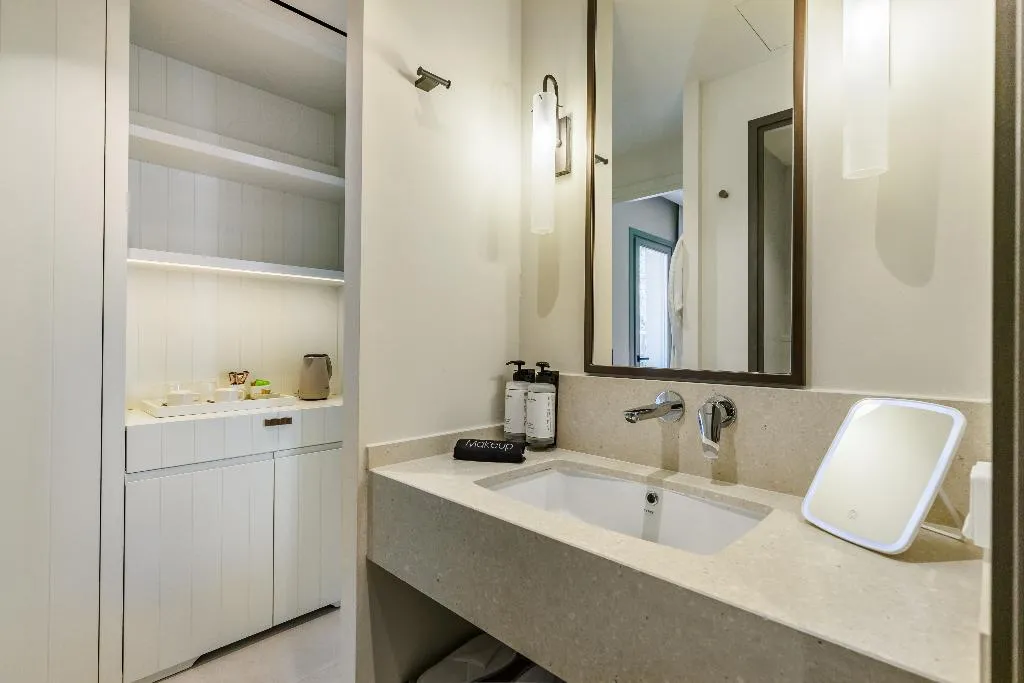 JUNIOR SUITE DELUXE SEA VIEW Room, Minnŏ Boutique Hotel & Spa, Skiathos