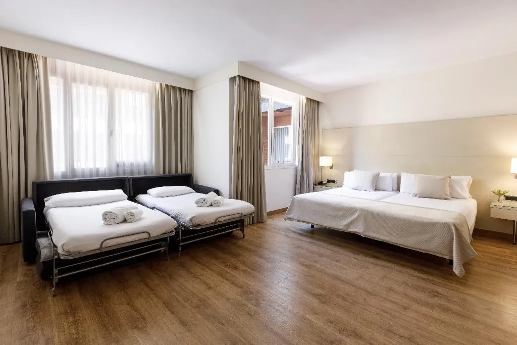 APARTMENT CAPACITY 4 Room, Aparthotel Mariano Cubi, Barcelona