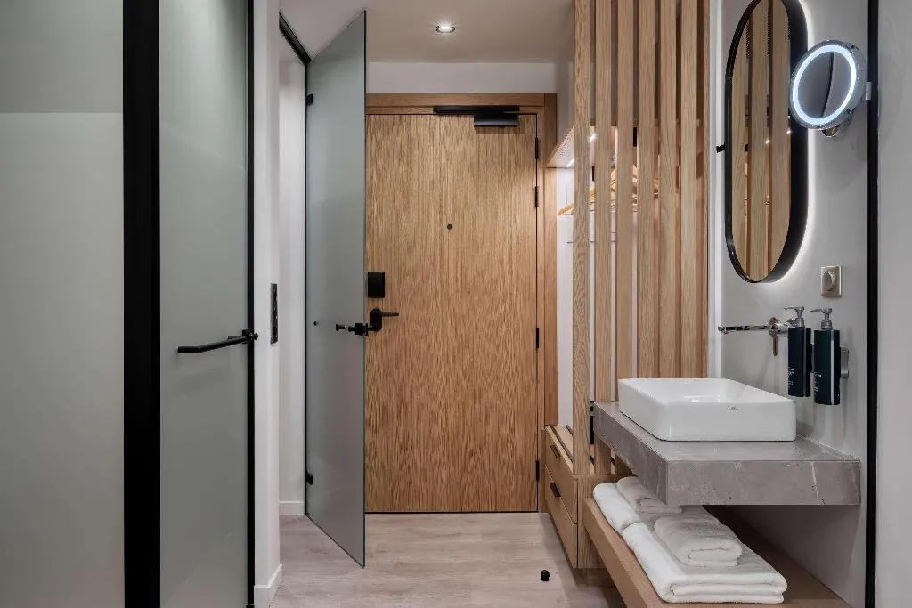 TWIN DELUXE Room, Hilton Garden Inn Athens Syggrou Avenue, Athens