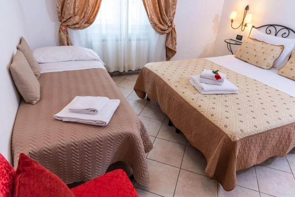 Room, Dei Mori Firenze, Florence