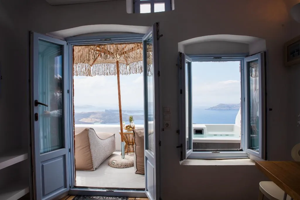 SUITE WITH JACUZZI Room, El Verano Collection Santorini, Santorini