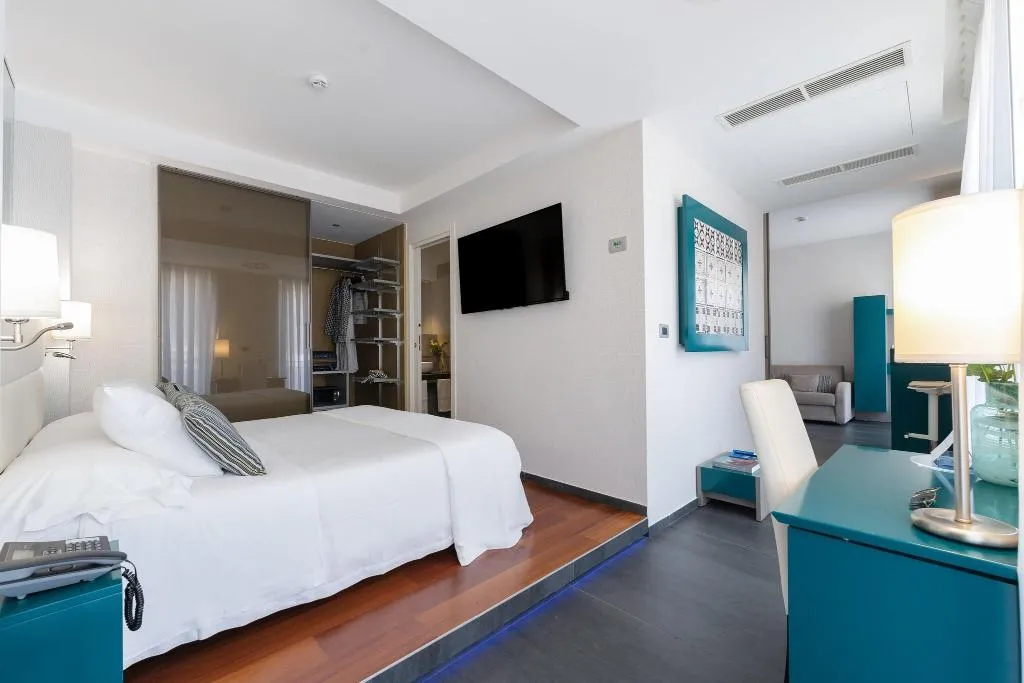 SUITE SEA VIEW WITH TERRACE Room, Reginna Palace, Naples
