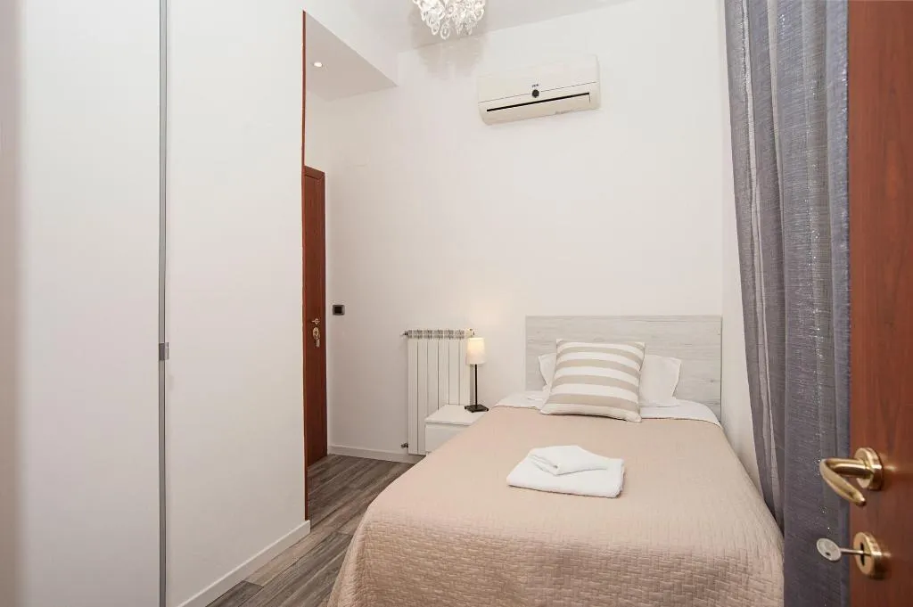 Room, Magicfiverooms, Rome