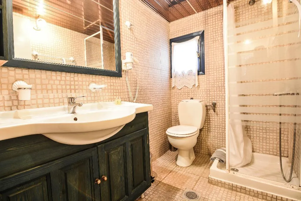 TRIPLE WITH DOUBLE BED Room, Green Village, Athens