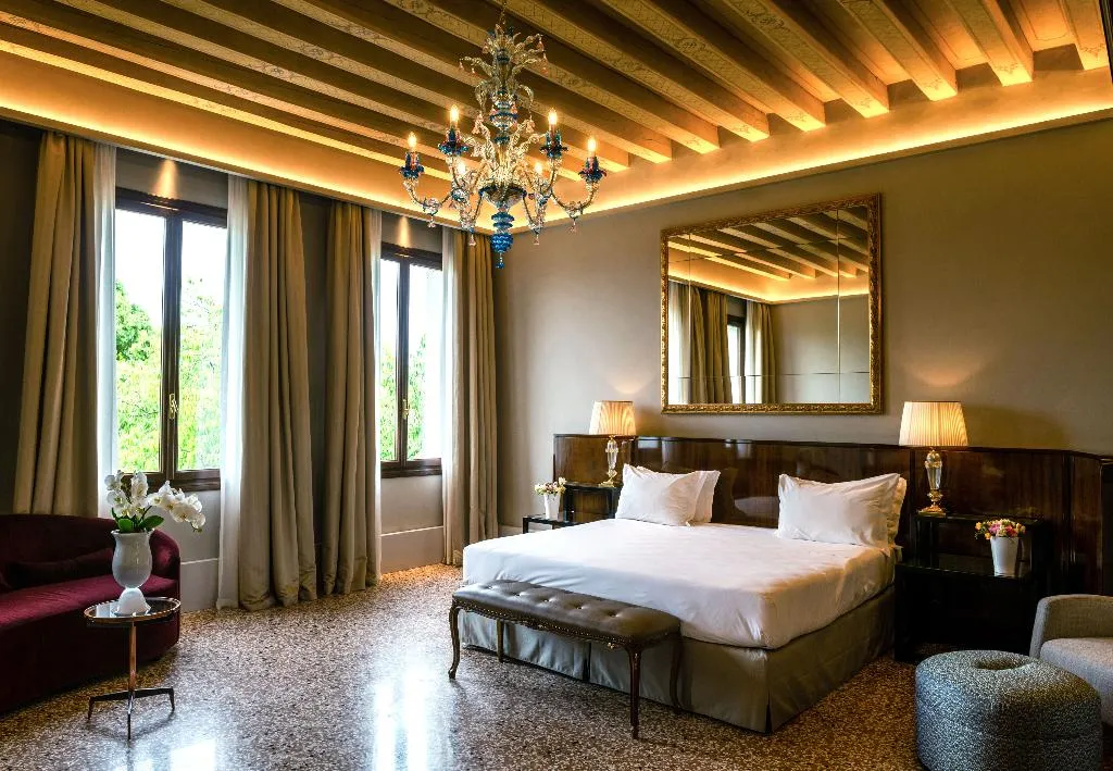 JUNIOR SUITE STANDARD Room, NH Collection Venezia Grand Hotel Palazzo dei Dogi, Venice