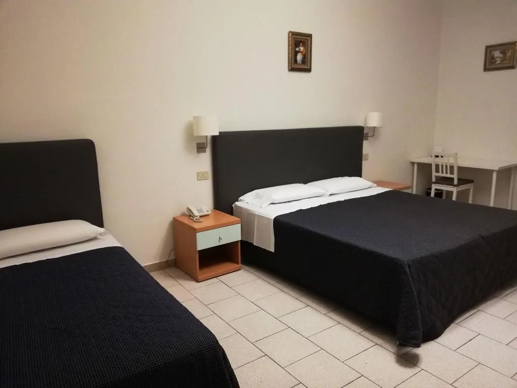 Room, Hotel St. James, Florence