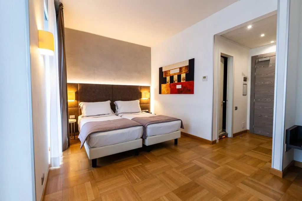 DOUBLE KING SIZE BED Room, Hotel Como, Milan