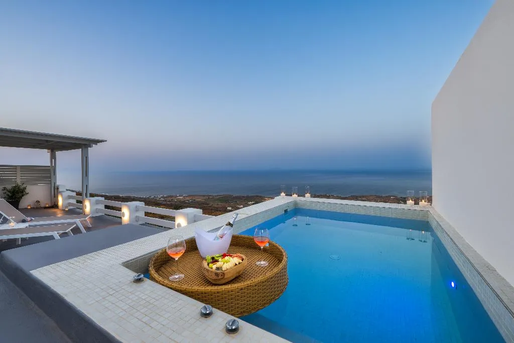 VILLA DELUXE WITH JACUZZI Room, Siete Mares Luxury Suites, Santorini