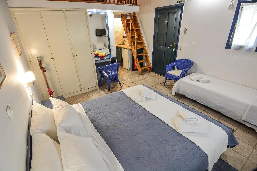 TRIPLE WITH DOUBLE BED Room, Green Village, Athens