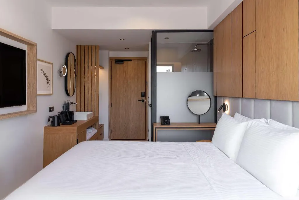 DOUBLE DELUXE QUEEN BED Room, Hilton Garden Inn Athens Syggrou Avenue, Athens