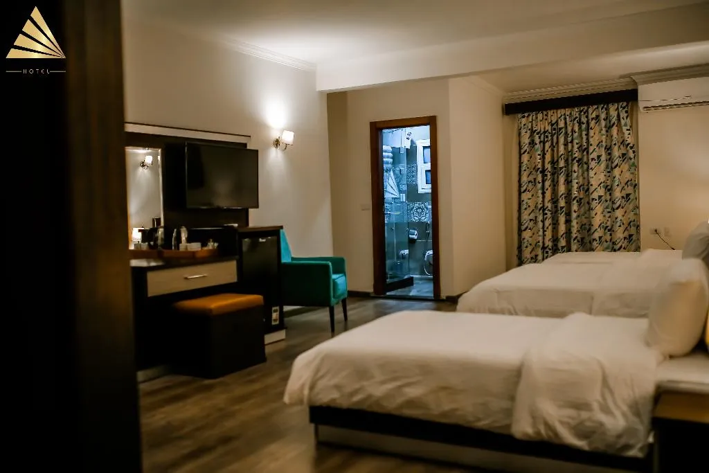 FAMILY ROOM STANDARD Room, Pyramid Edge Hotel & Exclusive Pyramids View Roof, Cairo
